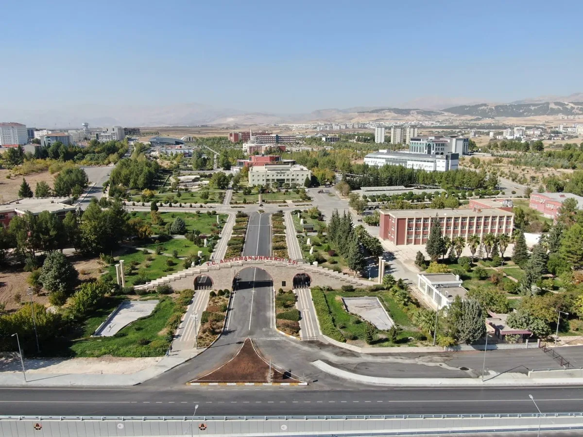 Adıyaman Üniversitesi ‘Bilimle Yüksel, Geleceğe Yön Ver’ Sloganı ile Öğrencilerini Bekliyor