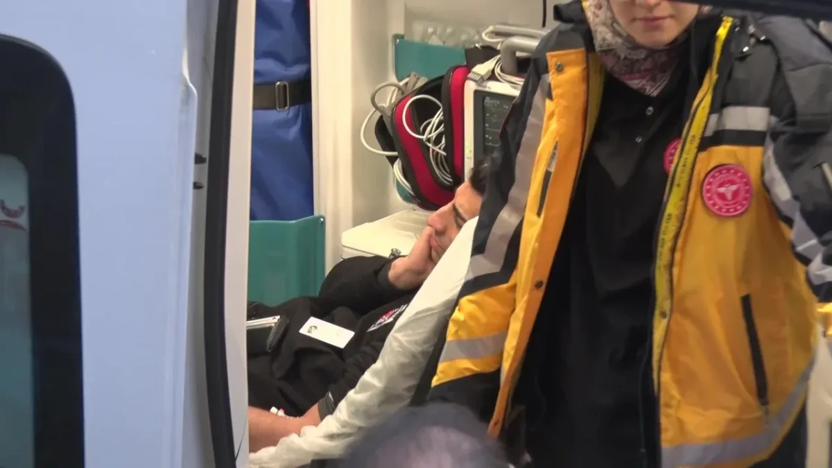 BEYKOZ’DA FECİ KAZA: İETT OTOBÜSÜ KONTROLDEN ÇIKTI, 4 KİŞİ YARALANDI