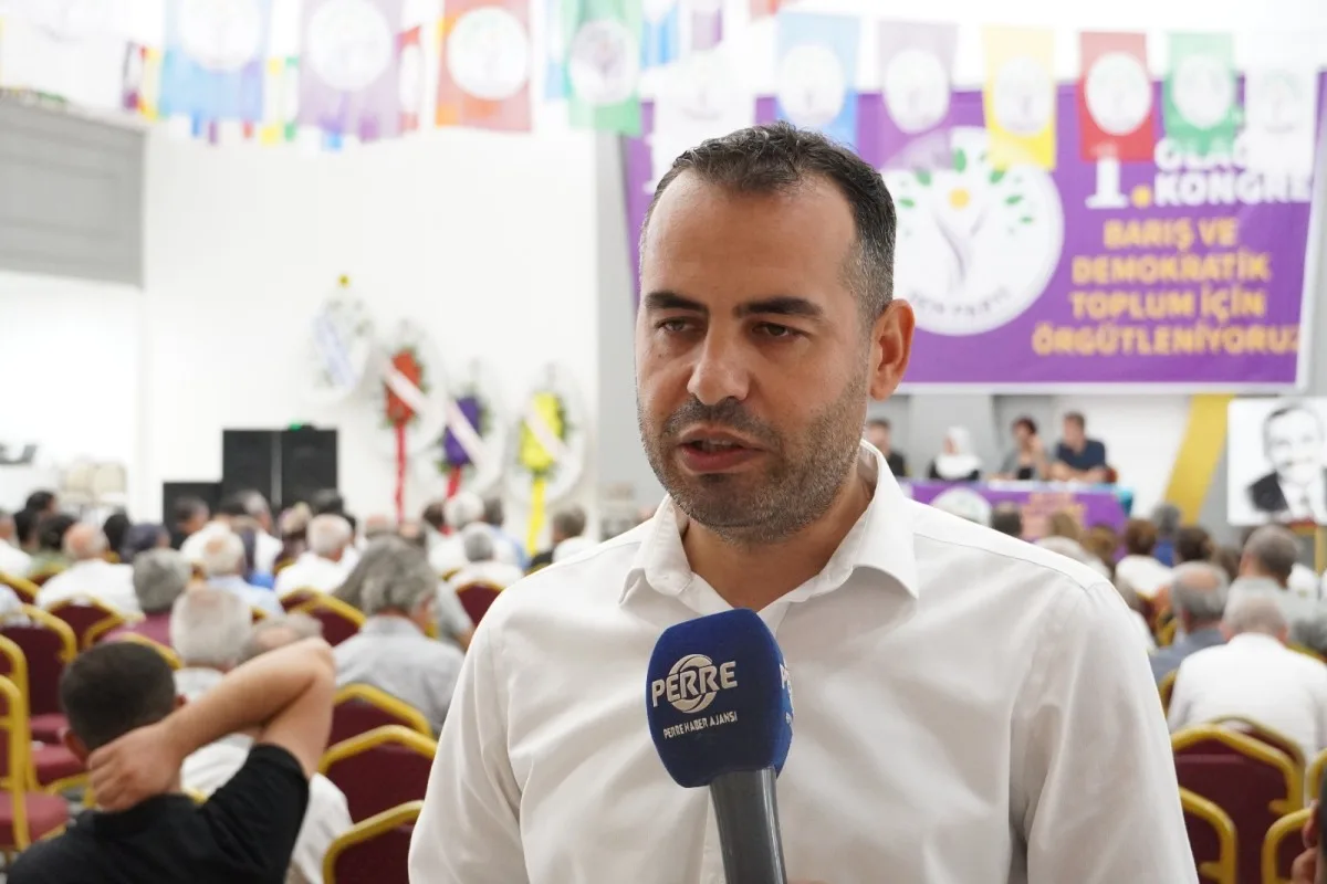 DEM Parti Adıyaman’da bayrak değişimi: Hüseyin Coşkun ve Yeşim Camcı görevi devretti - Videolu Haber
