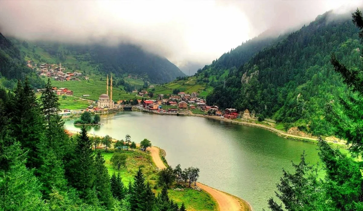 Trabzon’da Gezilecek Yerler: Karadeniz’in Yeşil Ufuklarında Uzun Bir Keşif Rotası