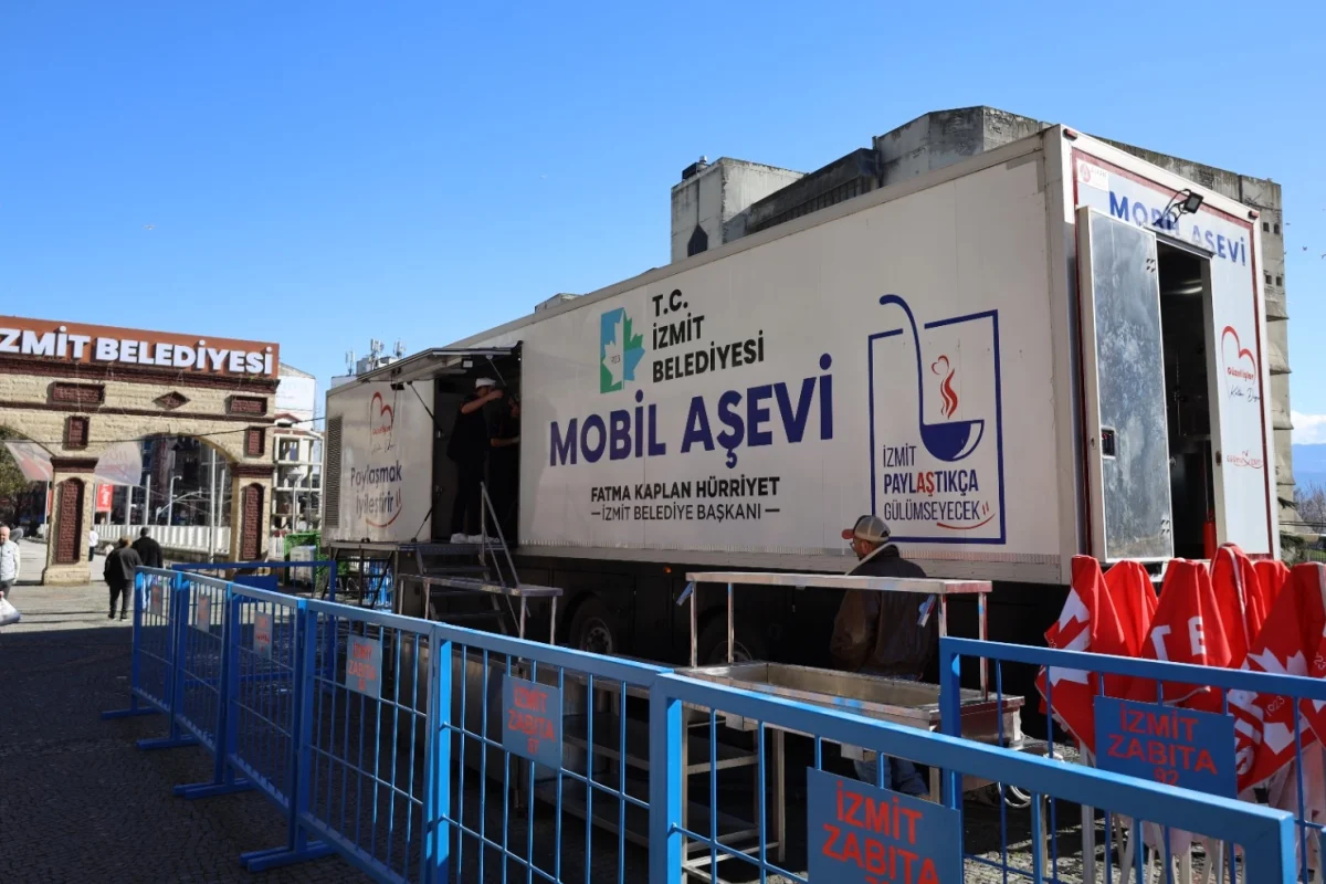 İzmit Belediyesi Mobil Aşevi Kültür Tepesi’nde: Her Gün Bin Kişiye Ücretsiz İftar