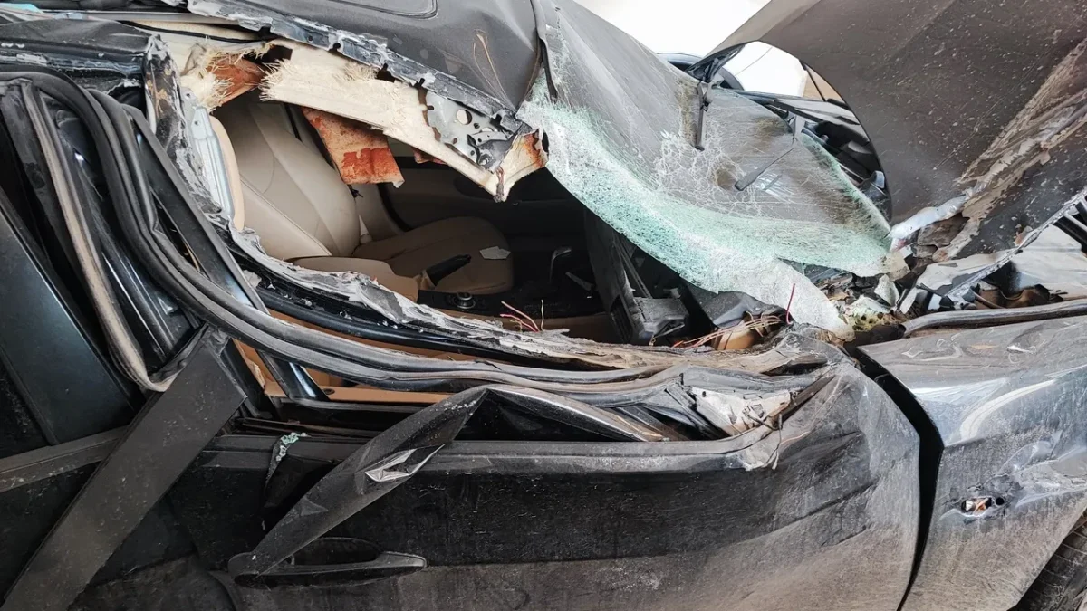 Lüks Aracıyla Kaza Yaptı, Ölümden Döndü! Milyonluk Otomobilin Hava Yastığı Açılmadı