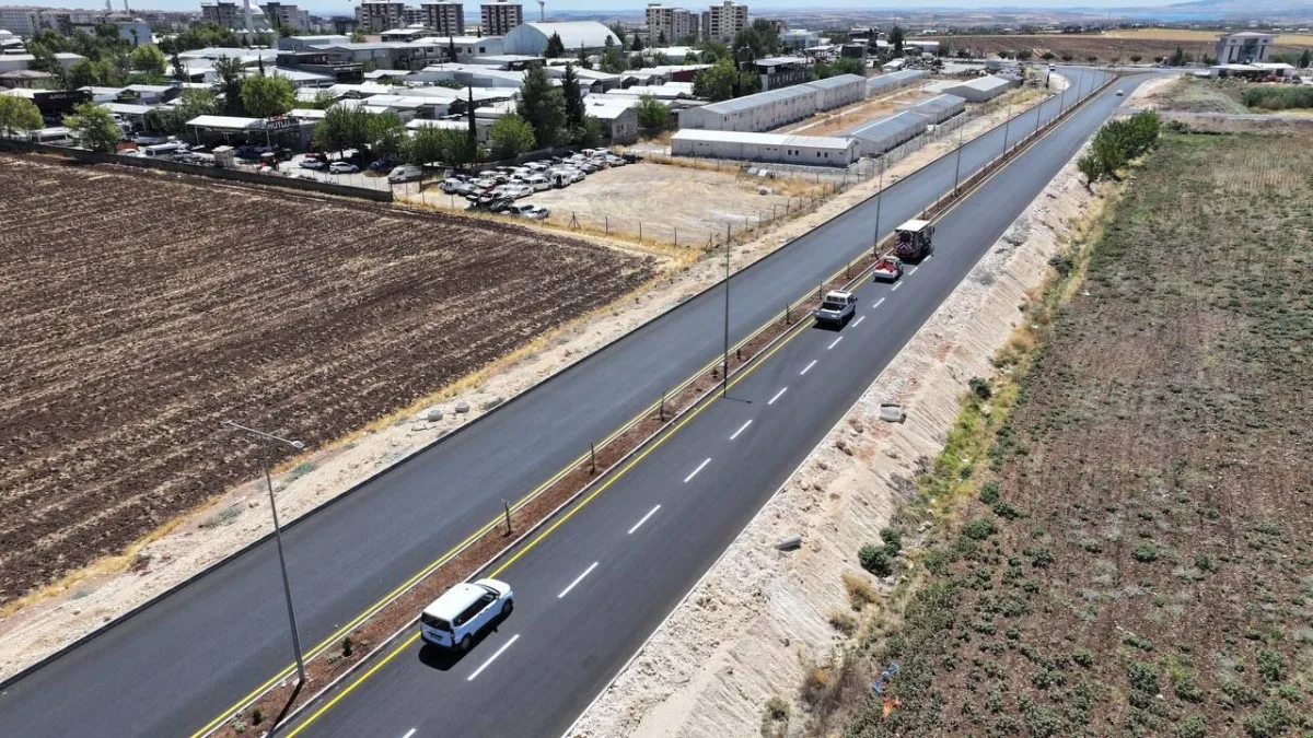 Mersin Caddesi’nde yol çizgi ve trafik işaretleme çalışmaları başladı - Videolu Haber