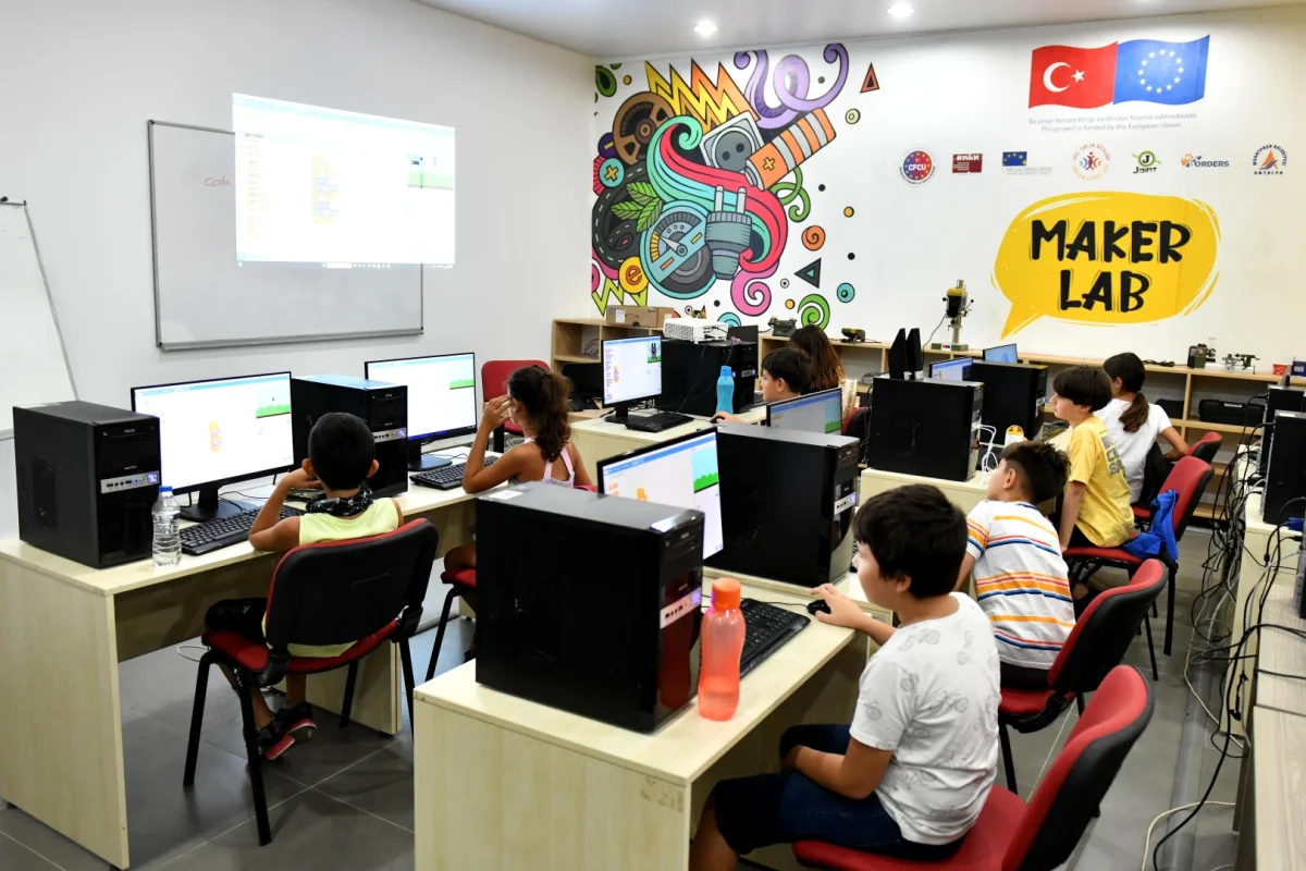 Muratpaşa’da Çocuklara Robotik Kodlama
