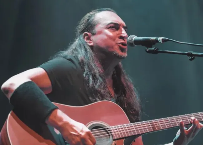 Urla, Ogün Sanlısoy’un Rock Ezgileriyle Buluşuyor  
