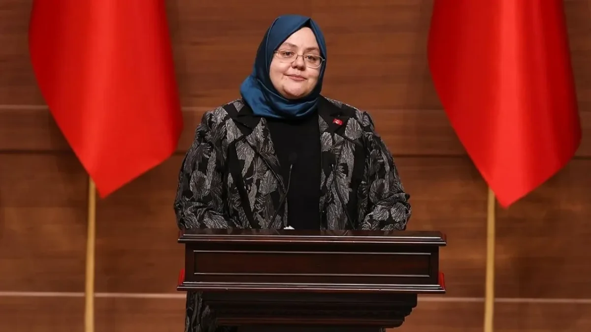 ZEHRA ZÜMRÜT SELÇUK KİMDİR? ESKİ BAKANIN HAYATI VE ÖZEL YAŞAMI MERAK KONUSU